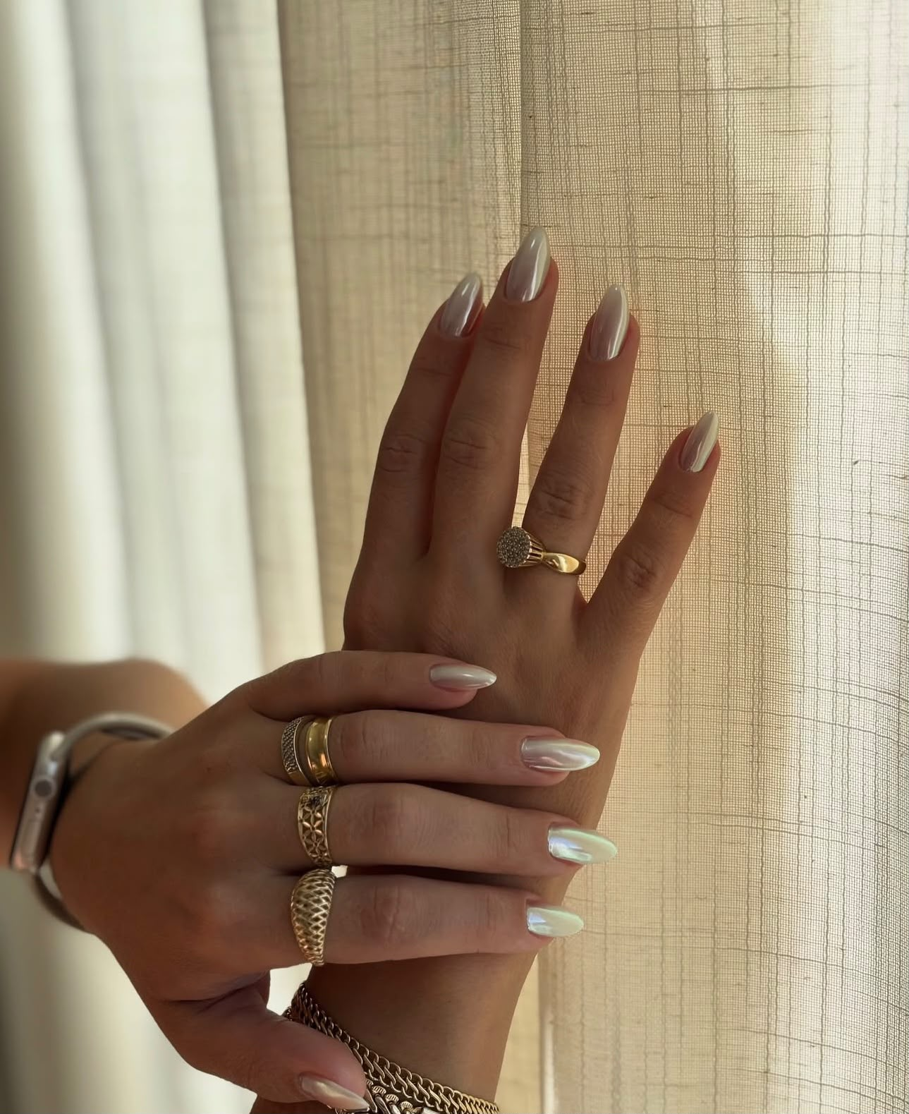 Unhas com efeito perolado