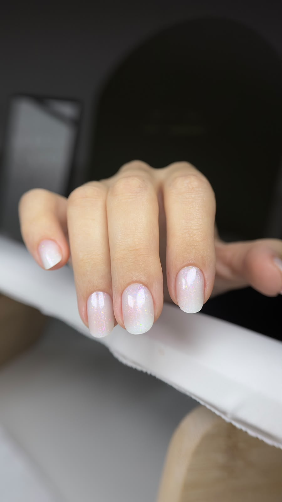 Brilho suave nas unhas